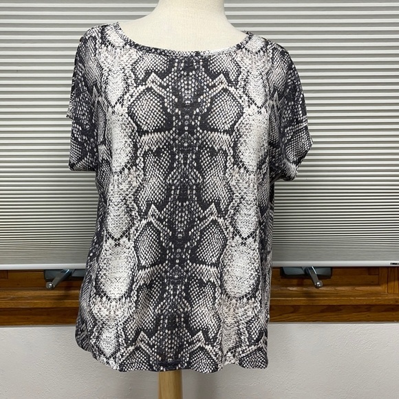 Christian Siriano NWT Snakeskin Print 100% Linen Short Sleeve Top Size Small - Picture 1 of 9
